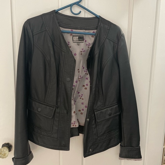 KUT from the Kloth lightweight faux leather jacket, with floral lining - Picture 3 of 7